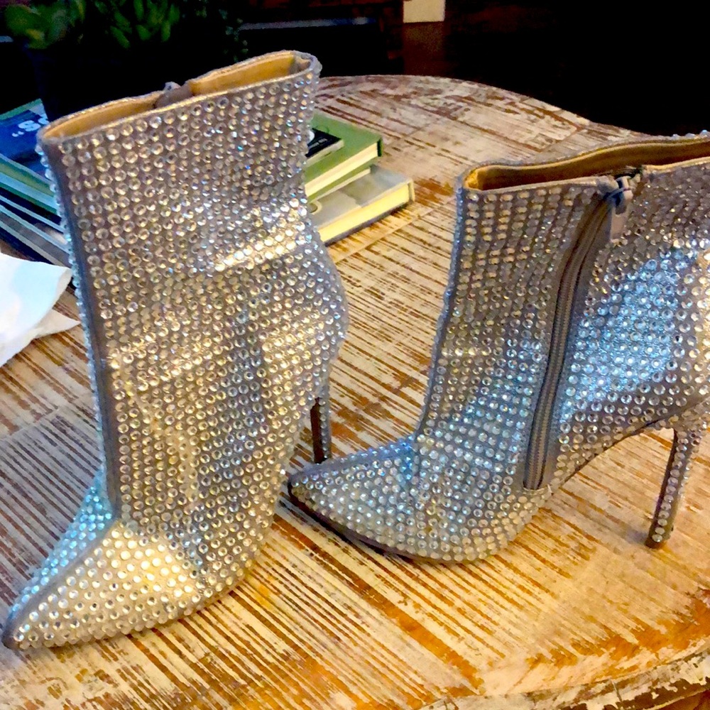 Steve Madden Winnings Rhinestone boots. Size 7.